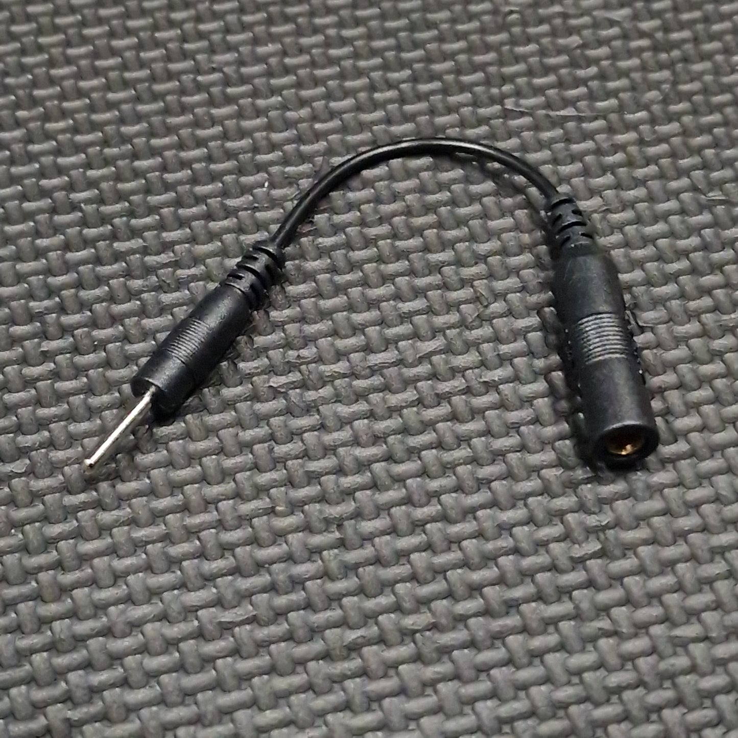 Dungeon Labs 4mm Banana Plug to 2mm Pin Adaptor Cable